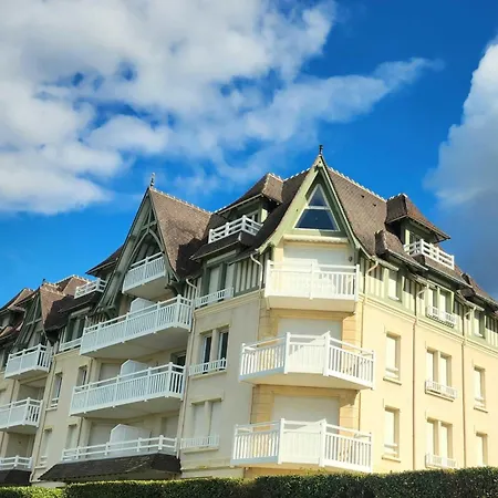 T2 With Garden And Terrace In Lägenhet