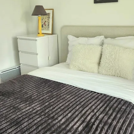 Apartment T2 With Garden And Terrace In