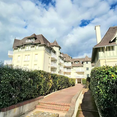 T2 With Garden And Terrace In * Tourgeville