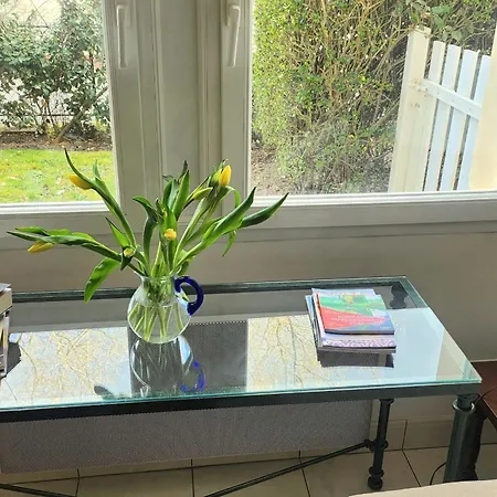 T2 With Garden And Terrace In Lägenhet