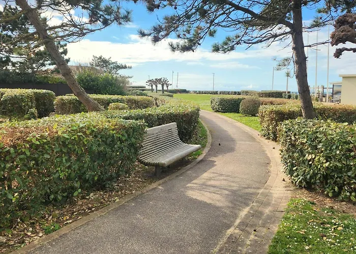 T2 With Garden And Terrace In Apartament Tourgeville