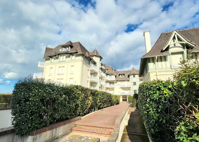 T2 With Garden And Terrace In * Tourgeville